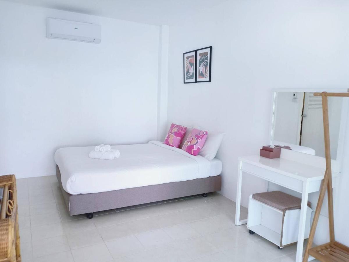 Issara Beach Resort Сичон Екстериор снимка