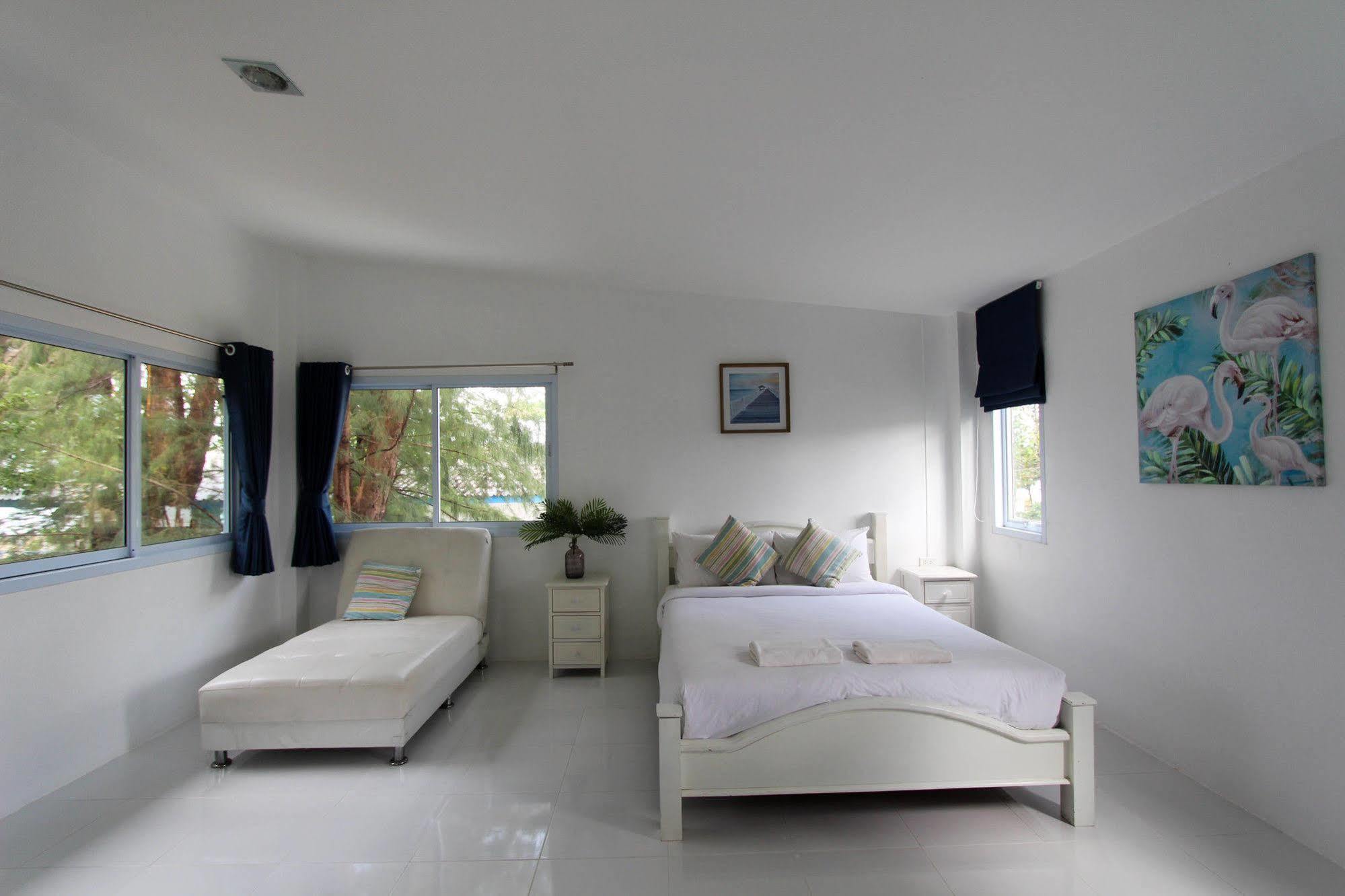 Issara Beach Resort Сичон Екстериор снимка
